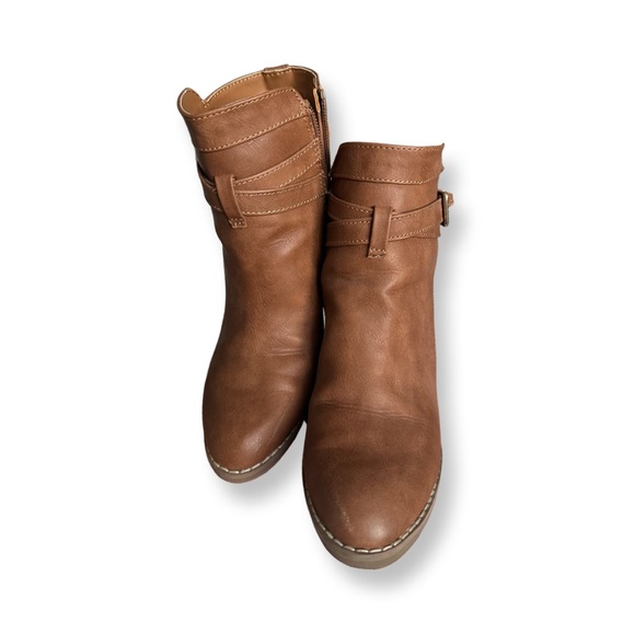 Express Shoes - Express woman ankle booties size 6